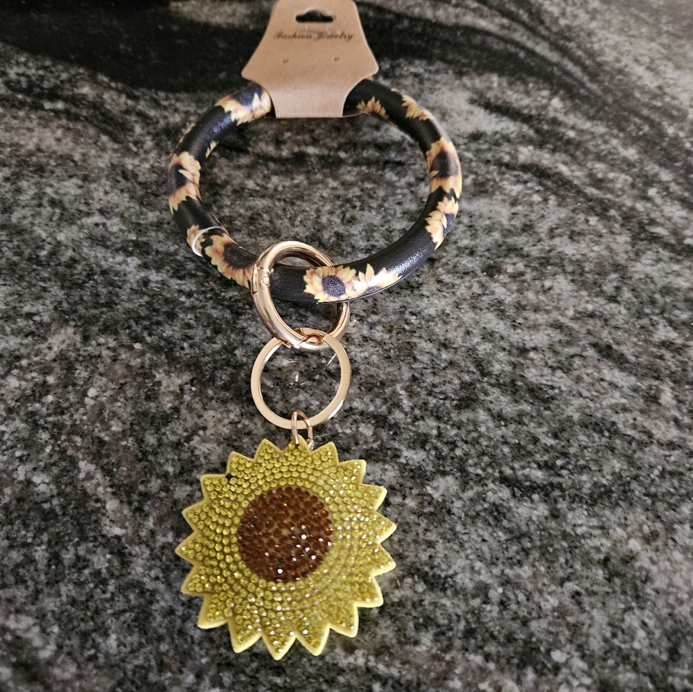DIVAS LiMiTED Sunflower Key Holder - Black and Yellow